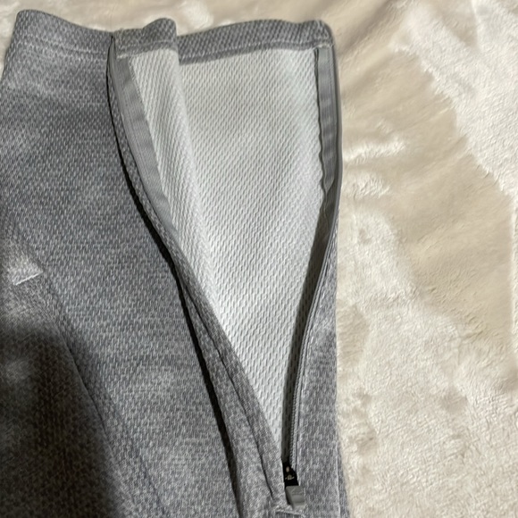 Adidas pants. - Picture 4 of 5